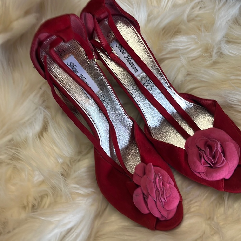 Shoe heaven Barbie pink size 8